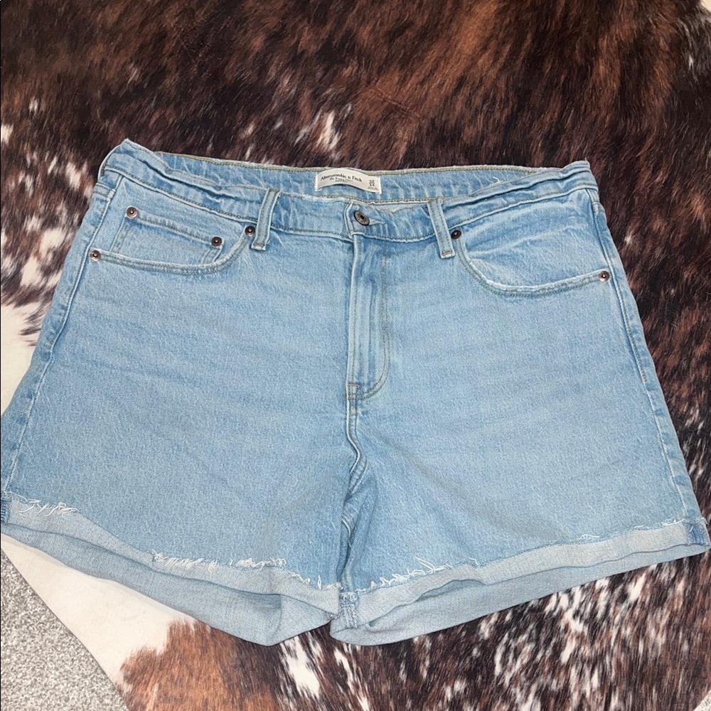 Abercrombie & Fitch The Baggy Mid Rise Jean Shorts